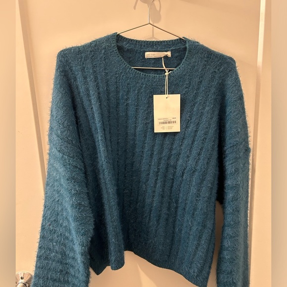 NWT Oversized Fuzzy Sweater Sz Small - Picture 2 of 5